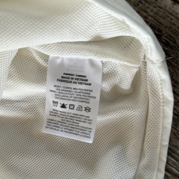 🌟Nike 🌟Beautiful Beige 🌟Workout Top, Small - Picture 9 of 11